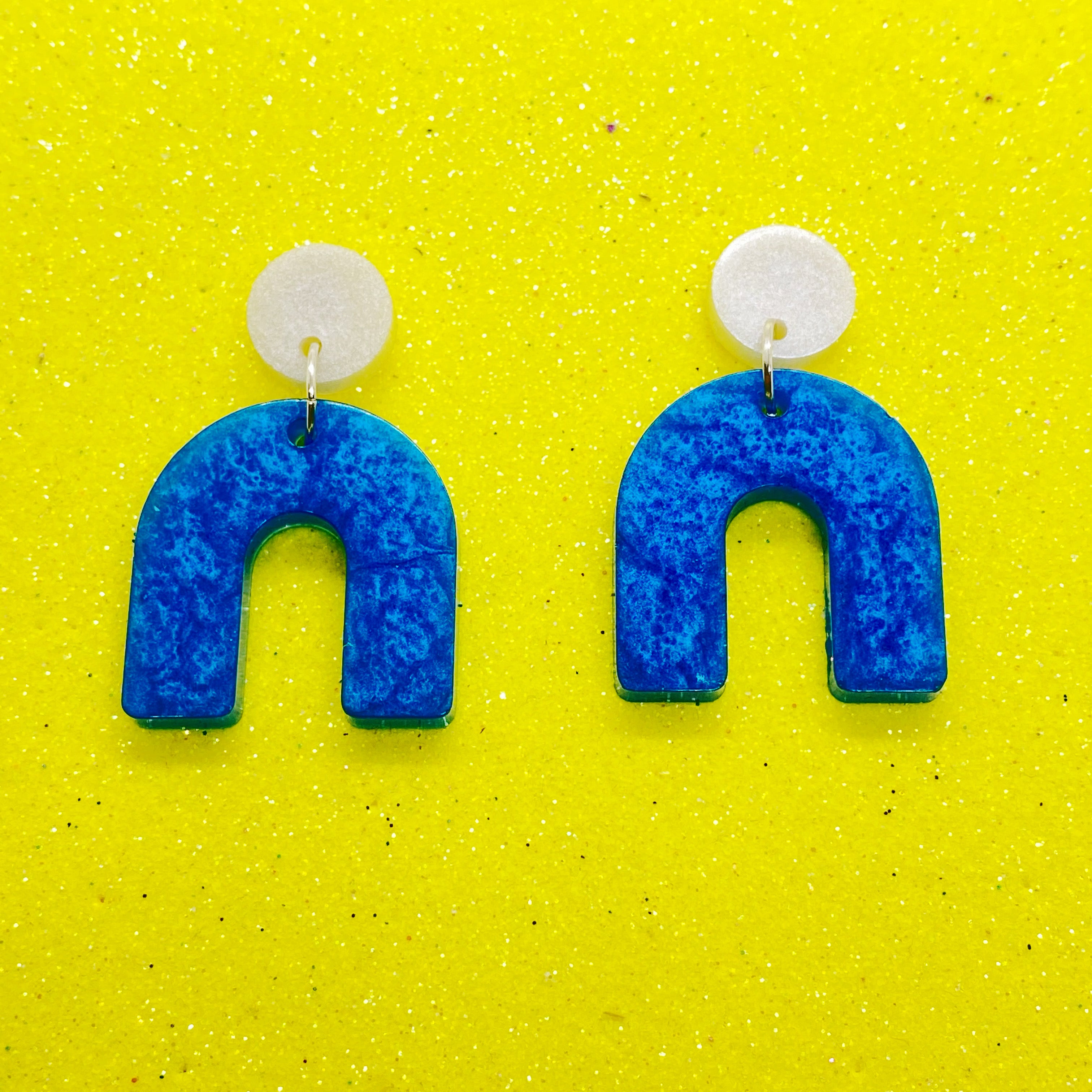 white blue resin u shaped earrings